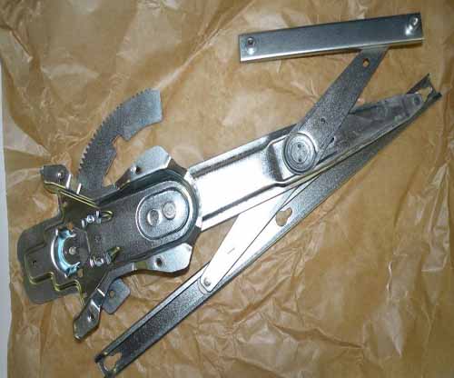 WINDOW REGULATOR-FRONT DOOR ELECTRIC GLASS   LR006373R