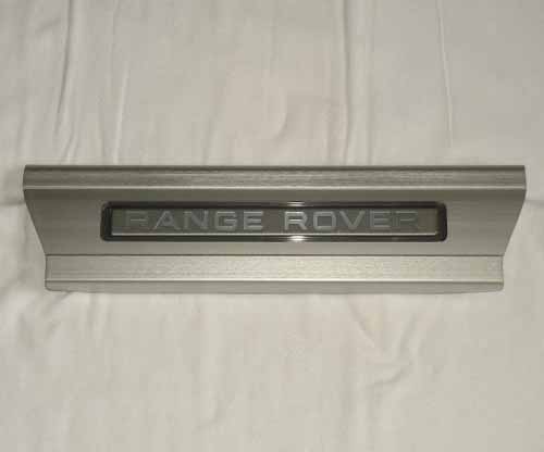 PLATE – DOOR SCUFF                  LR038301