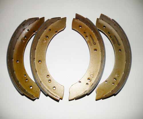 BRAKE SHOES FRONT 11 4CYL 109 INCH  88" FROM 1980 ON – SERIES 11 – 111 NOW STC3944 RTC3417