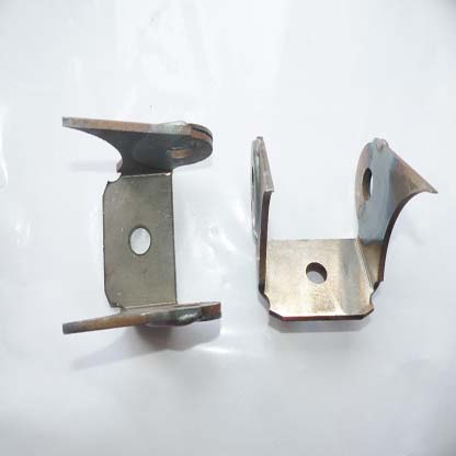 BRACKET REAR AXLE REAR RADIUS ARM TO CHASSIS LR179