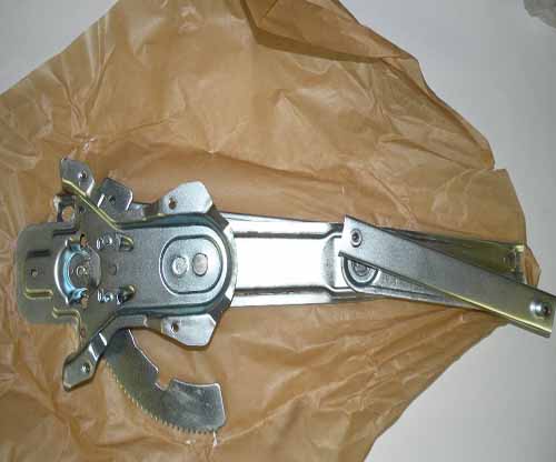 WINDOW REGULATOR D1 FRONT LH   LR006374 NOW CUH102310